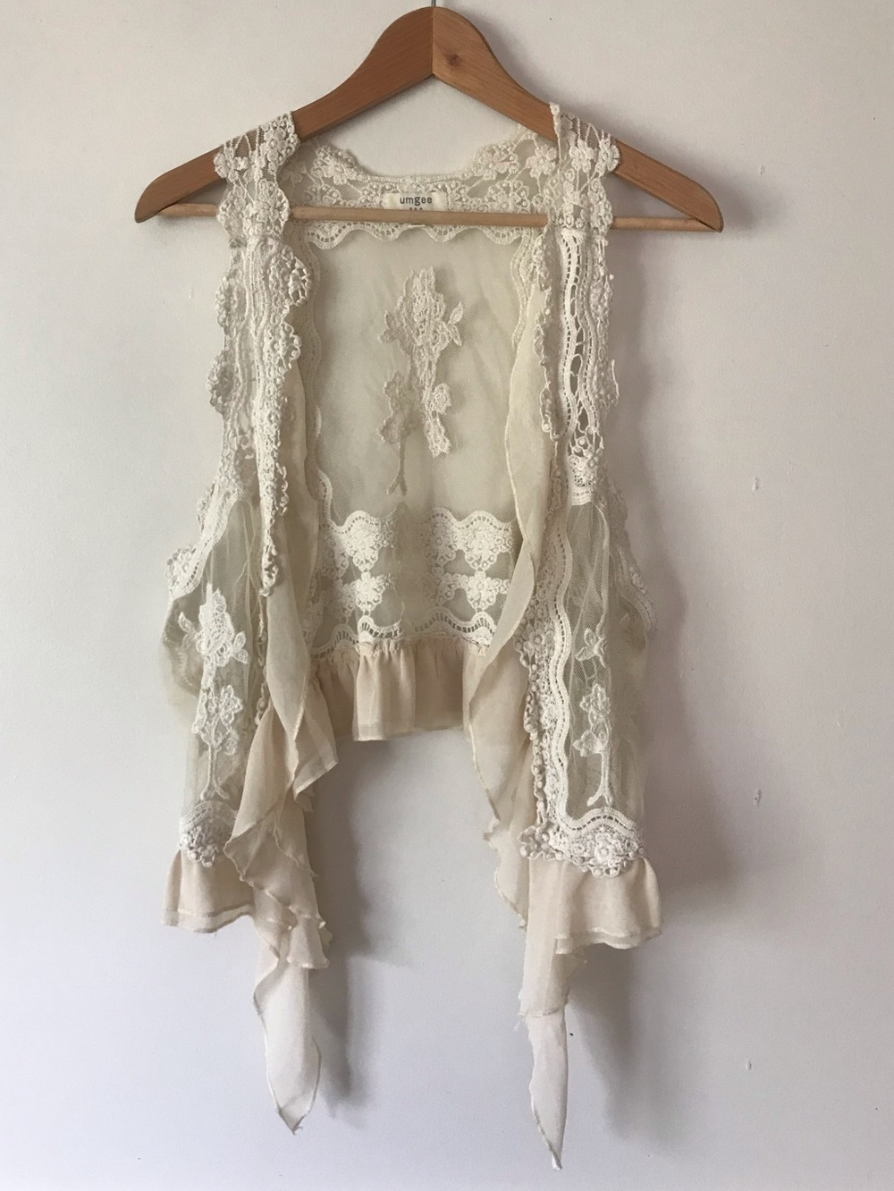 Umgee Cream Lace Embroidered Crochet Style Drape Ruffle Vest Size S/M